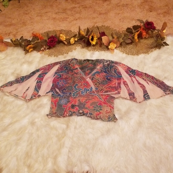 Simply Irresistable Floral Pattern Crop Top - Picture 4 of 5